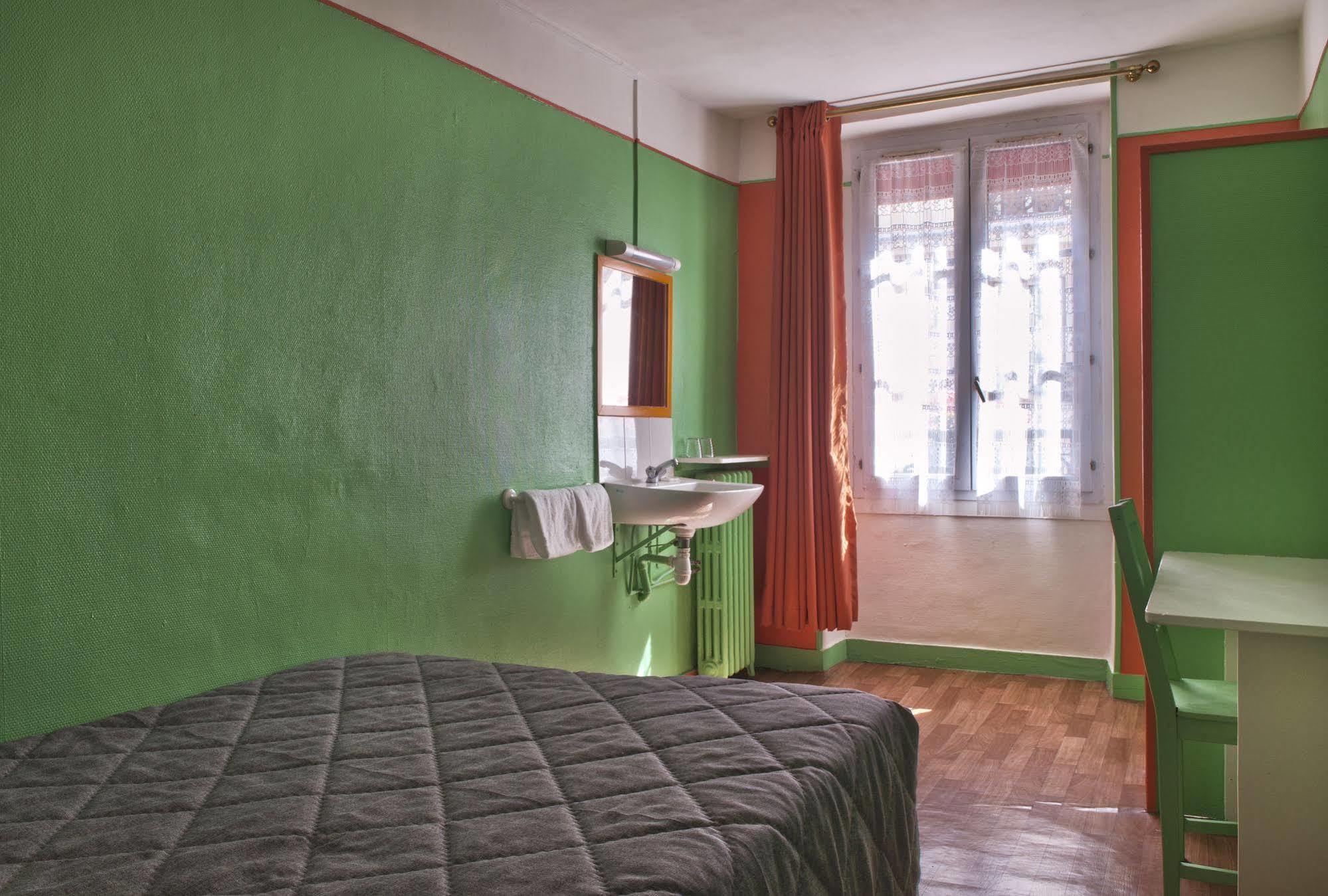 Hotel Du Commerce Paris Exterior photo