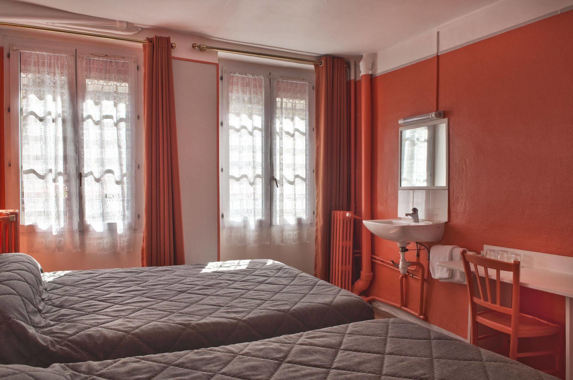 Hotel Du Commerce Paris Exterior photo