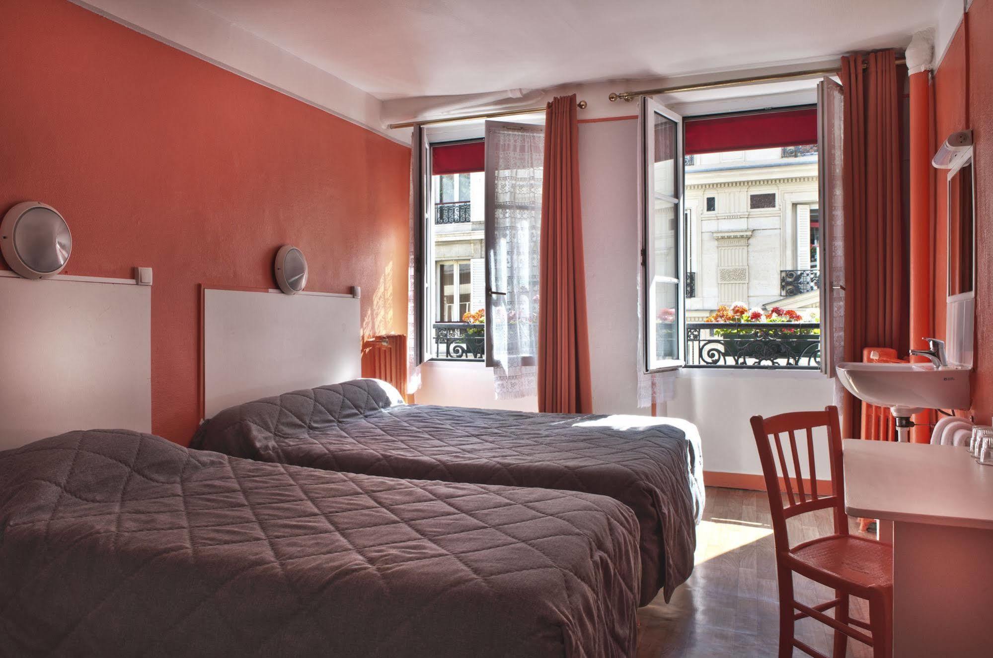 Hotel Du Commerce Paris Exterior photo